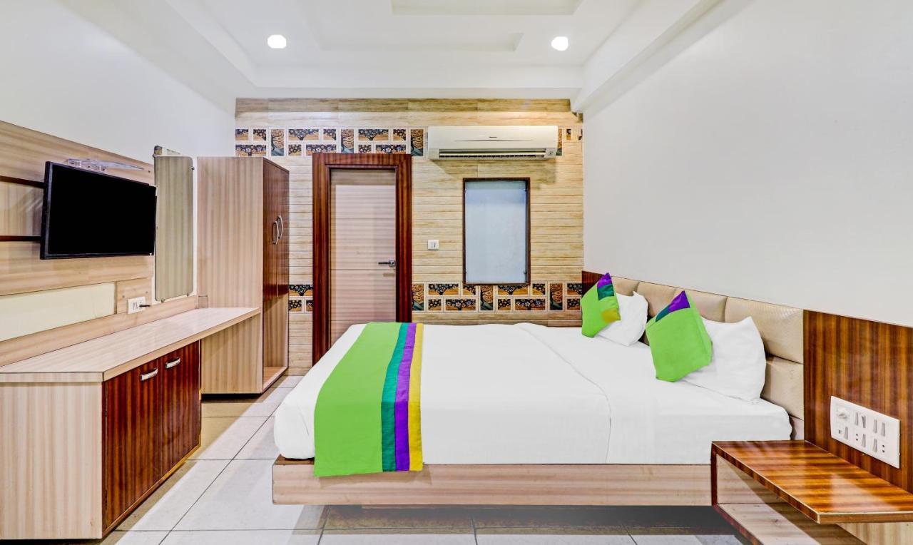 Treebo Taj Dream Hotel อัครา ภายนอก รูปภาพ